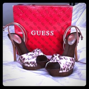 Guess Yamini 7 M Wooden Sandals Brand New in Box!